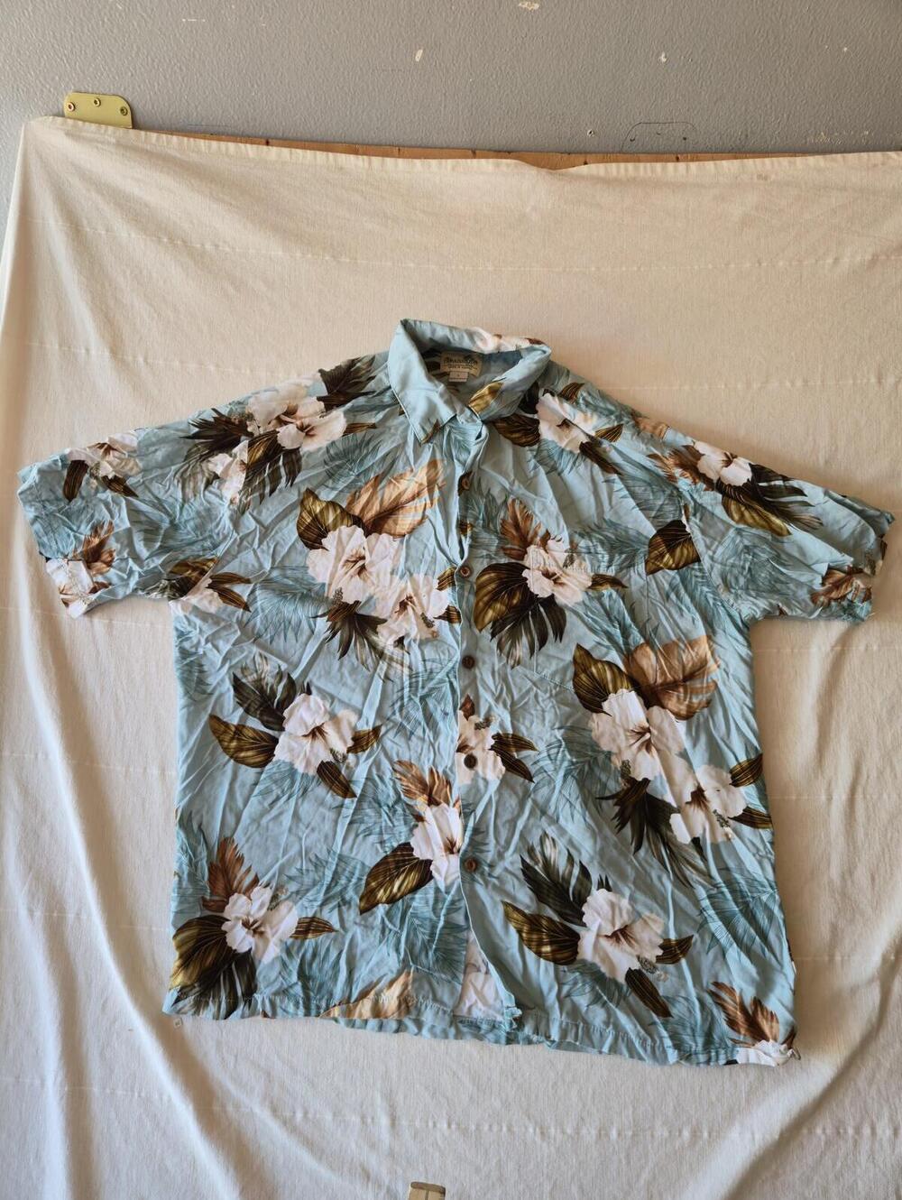 Paradise Bay Made in Hawaii Light Blue Floral Hawaiian Shirt Size Large